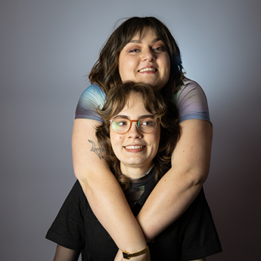 Bild für LESEN IST SCHWUL - DIE SHOW! - Lena Krebs und Teresa Reichl (keine Textalternative gegeben)