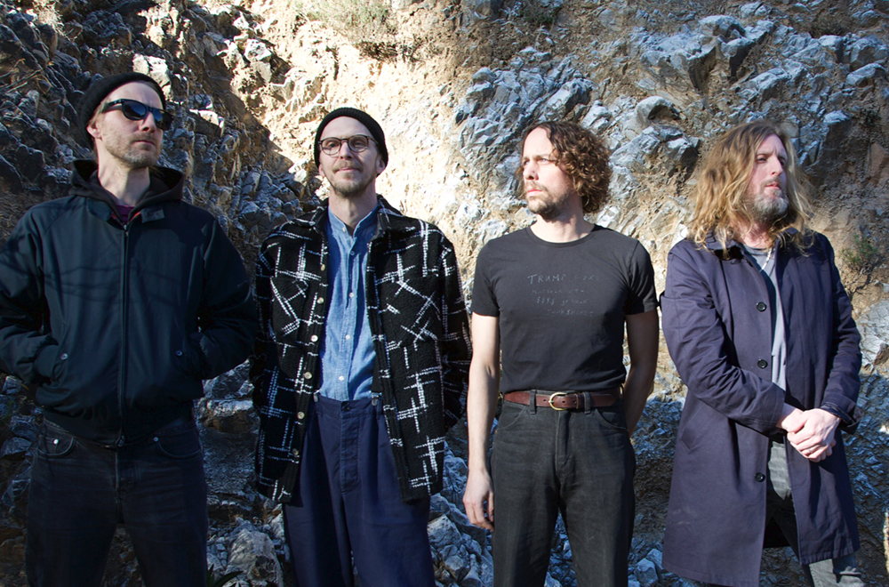 Bandportrait Razorlight vor einem Felsen