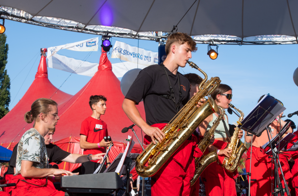 Funky Devilz auf der ZMF Actionbühne.