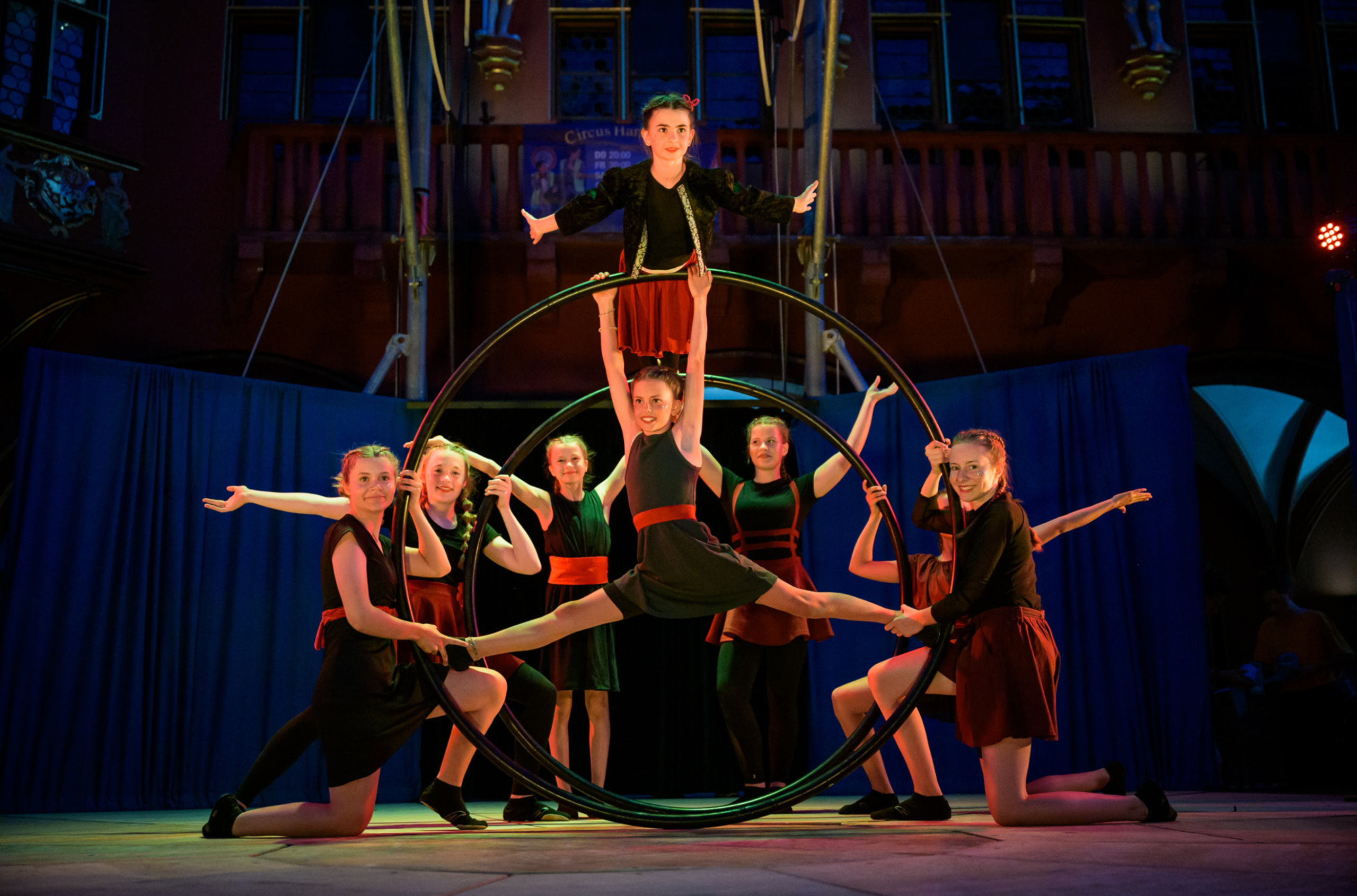 Kinder Circus Harlekin Performance.