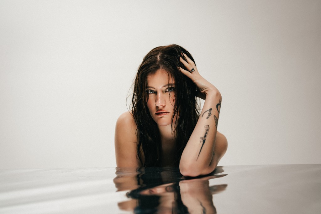 Bild für Madeline Juno (keine Textalternative gegeben)