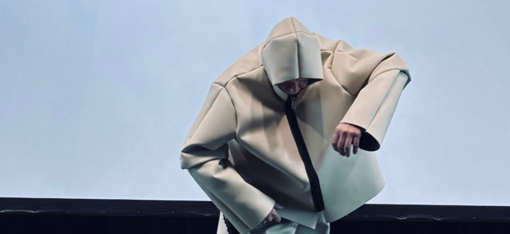 Bild für Premiere |
                                Metamorphose 1 – Narziss & Echo (keine Textalternative gegeben)