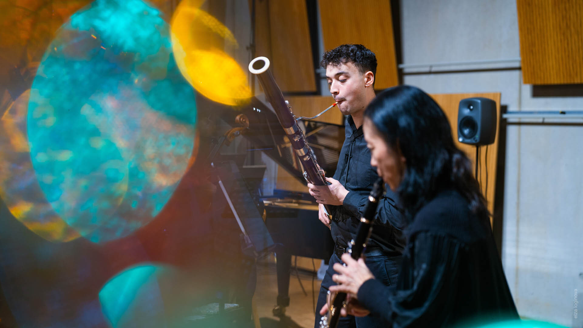 Klarinettistin und Fagottist im Konzert