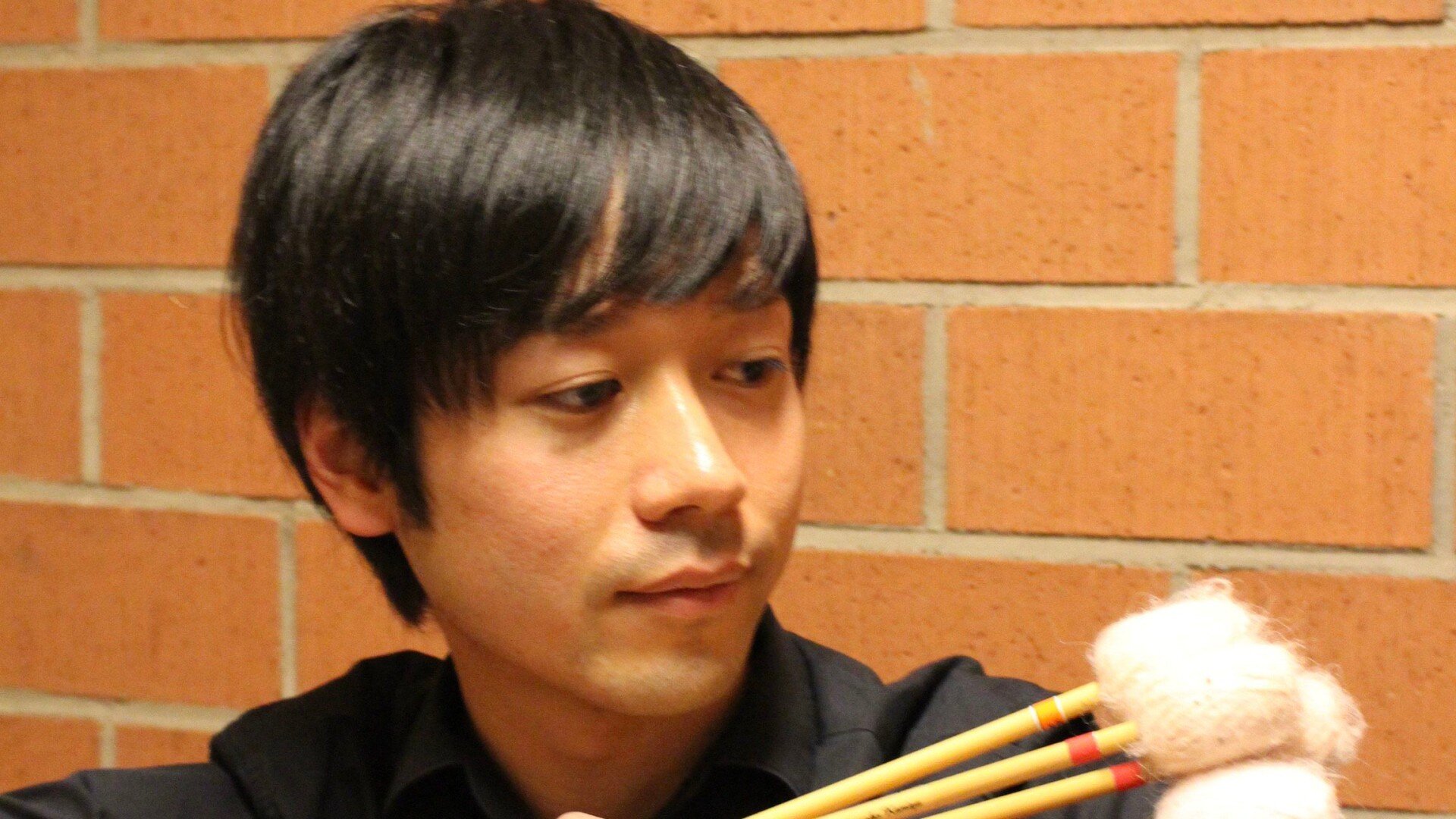 Ryo Shimizu mit Schlagwerk